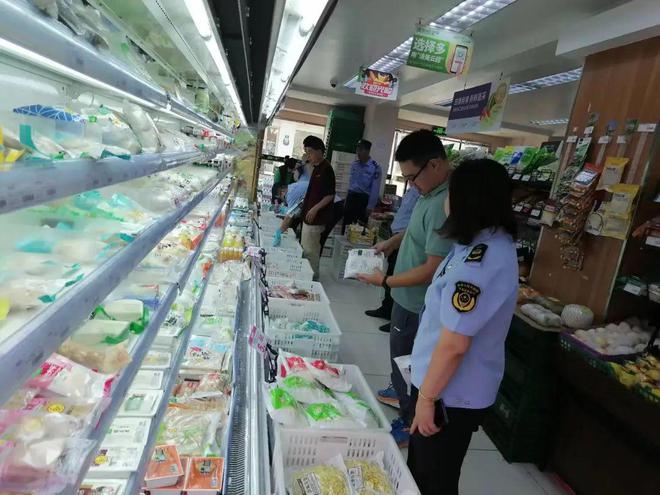 嚴(yán)查銷售過期、質(zhì)檢不合格食品，守護(hù)舌尖上的安全